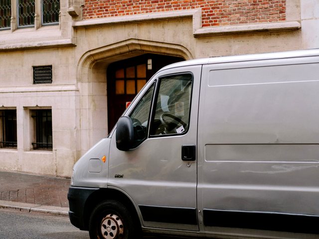 Citroën — ілюстрація процесу обшивки фургона