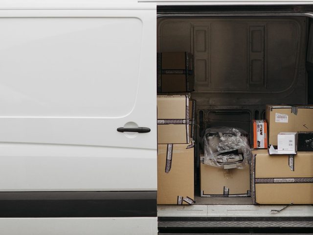 Volkswagen — ілюстрація процесу обшивки фургона
